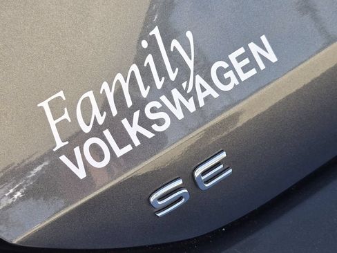 Used 2025 Volkswagen Tiguan SE AWD/4WD image 9