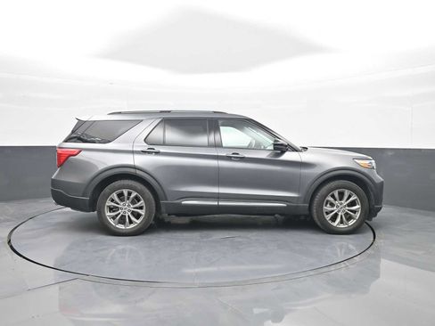 Used 2021 Ford Explorer Limited w/ Equipment Group 301A AWD/4WD image 9