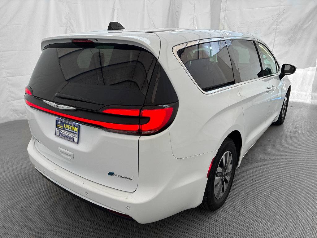 Used 2024 Chrysler Pacifica Limited FWD image 7