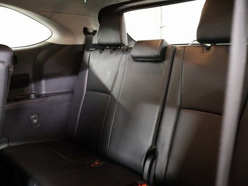 Certified 2025 Toyota Highlander XLE image 31
