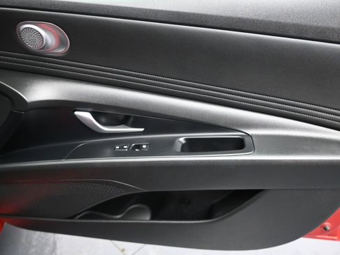 Used 2022 Hyundai Elantra Limited image 28