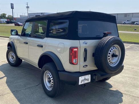 New 2025 Ford Bronco 4-Door image 5