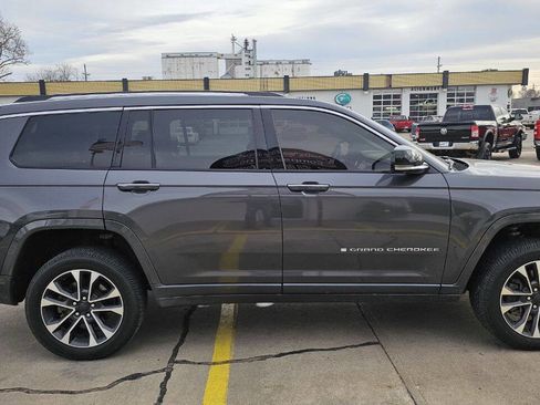 Used 2022 Jeep Grand Cherokee L Overland w/ Advanced Protech Group III image 5