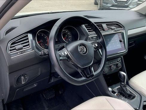 Used 2019 Volkswagen Tiguan SE image 17