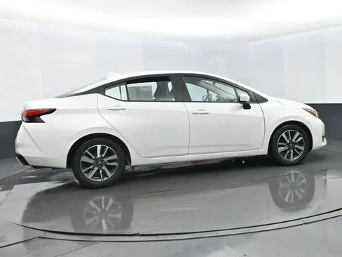 Used 2024 Nissan Versa SV image 4