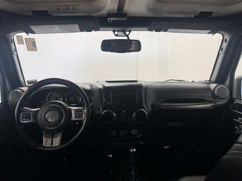 Used 2018 Jeep Wrangler Unlimited Sahara AWD/4WD image 3