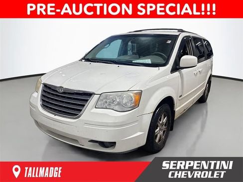 Used 2008 Chrysler Town & Country Touring FWD image 1
