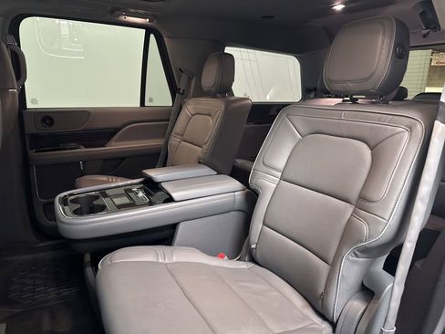 Used 2019 Lincoln Navigator Reserve AWD/4WD image 48