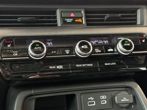 Used 2025 Honda Pilot TrailSport image 23