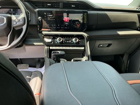 Used 2024 GMC Sierra 1500 AT4 w/ Technology Package image 11