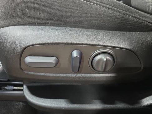 Used 2023 Chevrolet Traverse LT w/ LPO, Floor Liner Package FWD image 31