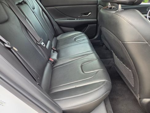 Used 2024 Hyundai Elantra Limited FWD image 18