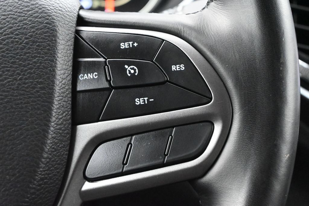 Used 2021 Jeep Cherokee Latitude Lux w/ Comfort/Convenience Group AWD/4WD image 7
