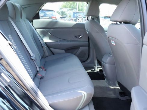 Used 2024 Hyundai Elantra SEL image 10