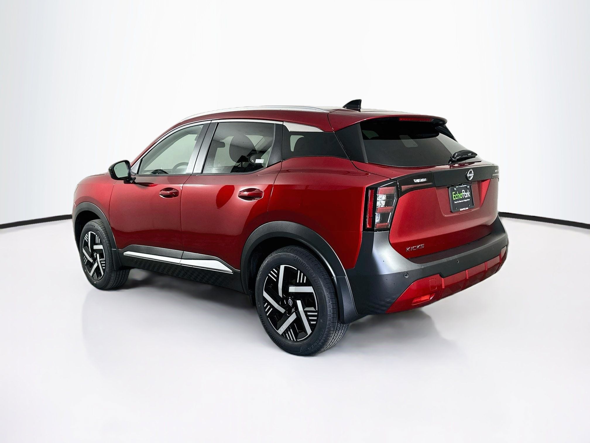 Used 2026 Nissan Kicks SV w/ SV Premium Package FWD image 5