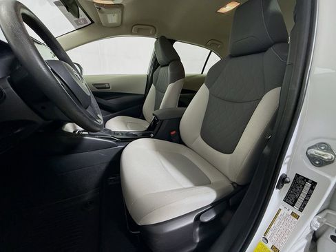 Used 2022 Toyota Corolla LE image 19