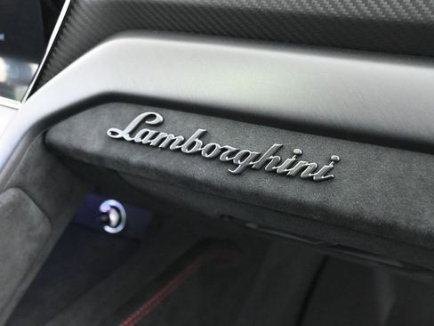 Used 2024 Lamborghini Urus Performante image 36