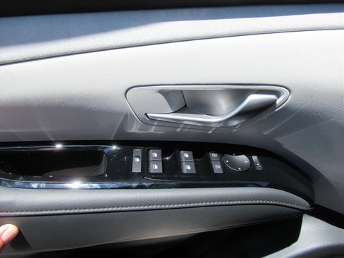 Used 2025 Hyundai Tucson Limited FWD image 20