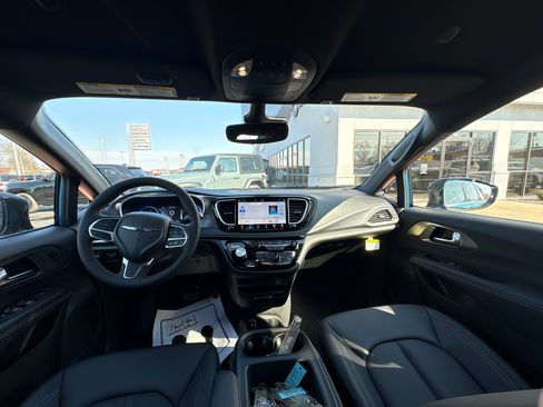 New 2026 Chrysler Pacifica Select image 12