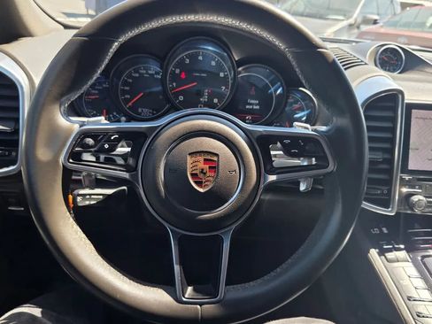 Used 2017 Porsche Cayenne AWD/4WD image 32