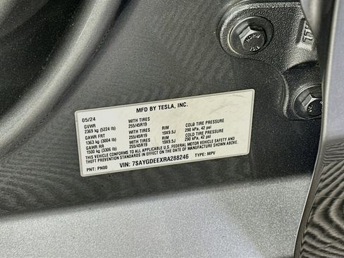 Used 2024 Tesla Model Y Long Range AWD/4WD image 12