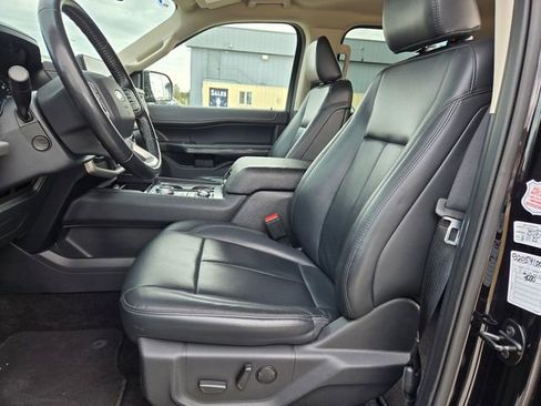 Used 2023 Ford Expedition Max XLT image 3
