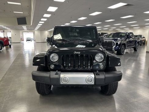 Used 2014 Jeep Wrangler Unlimited Sahara w/ Connectivity Group AWD/4WD image 2