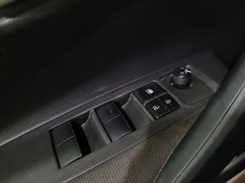 Used 2021 Toyota Corolla LE FWD image 27