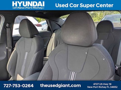 Used 2025 Hyundai Elantra Sport FWD image 3