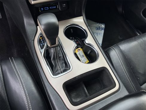 Used 2017 Jeep Grand Cherokee Limited w/ Luxury Group II image 19