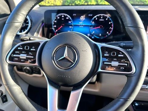 Certified 2022 Mercedes-Benz GLB 250 4MATIC image 13