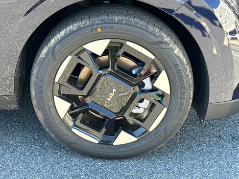 New 2026 Kia Carnival EX FWD image 12