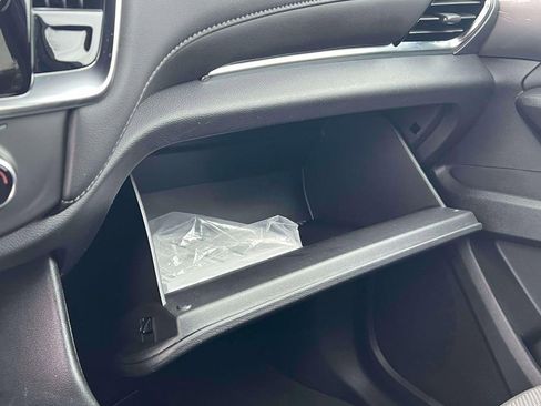 Used 2023 Chevrolet Traverse LT image 30