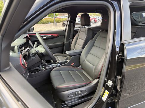 Used 2025 Chevrolet TrailBlazer RS w/ Convenience Package FWD image 9