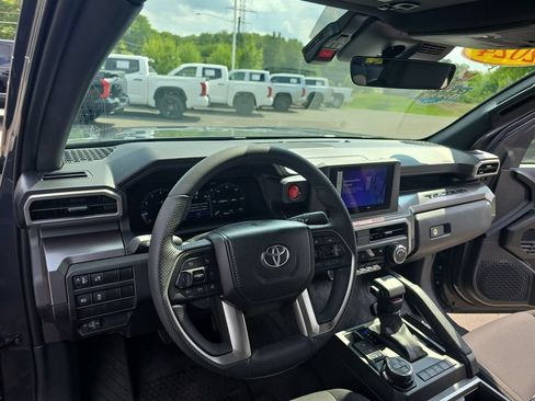 Used 2024 Toyota Tacoma TRD Off-Road AWD/4WD image 17