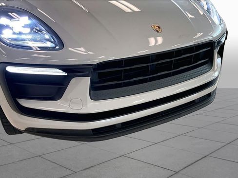 Used 2022 Porsche Macan AWD/4WD image 28