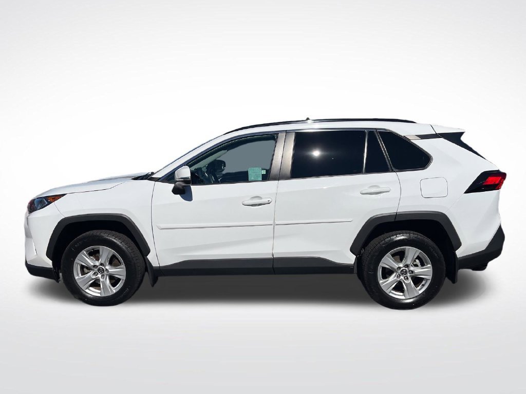 Used 2021 Toyota RAV4 XLE w/ Convenience Package FWD image 2