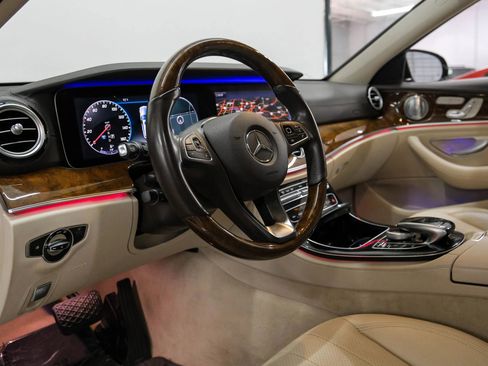 Used 2018 Mercedes-Benz E 400 4MATIC Wagon w/ Premium 2 Package image 2