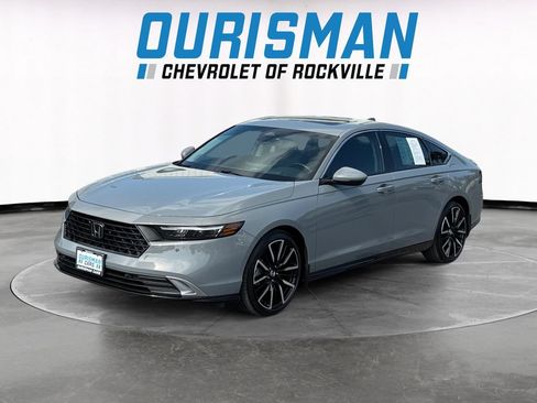 Used 2024 Honda Accord Touring image 2