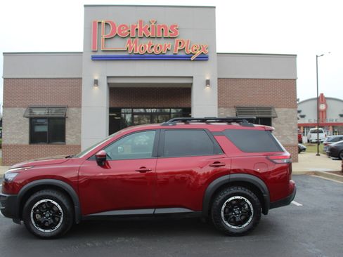 Used 2024 Nissan Pathfinder Rock Creek AWD/4WD image 9