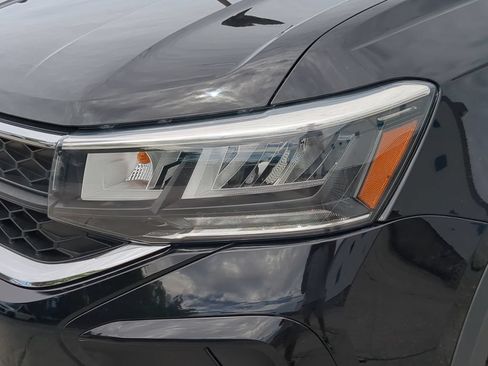 Certified 2023 Volkswagen Taos SE FWD image 7