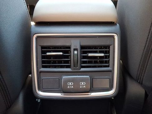 Used 2024 Subaru Forester Premium AWD/4WD image 11