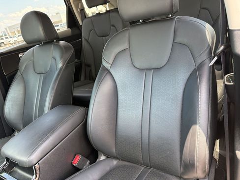 Used 2023 Kia Sorento SX FWD image 25