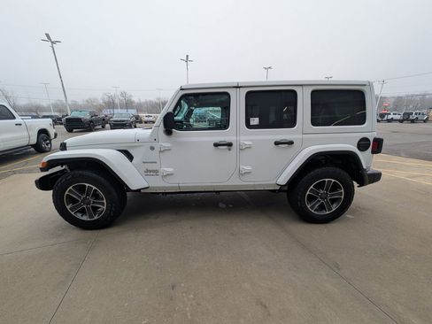 Used 2023 Jeep Wrangler Sahara image 7