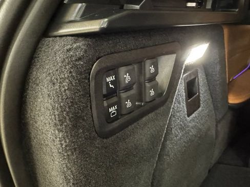 Used 2024 BMW X7 xDrive40i w/ Parking Assistance Package AWD/4WD image 28