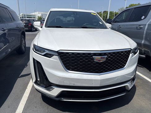 Used 2024 Cadillac XT6 Luxury image 3
