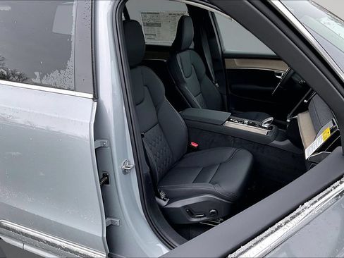 New 2026 Volvo XC90 T8 Plus w/ Protection Package Premier AWD/4WD image 11