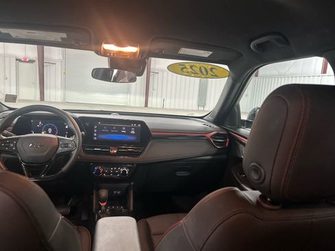 Used 2025 Chevrolet TrailBlazer RS w/ Driver Confidence Package image 17