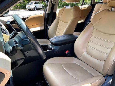 Used 2019 Toyota RAV4 XLE Premium FWD image 18