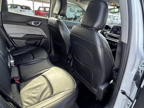 Used 2022 Jeep Compass Latitude image 17